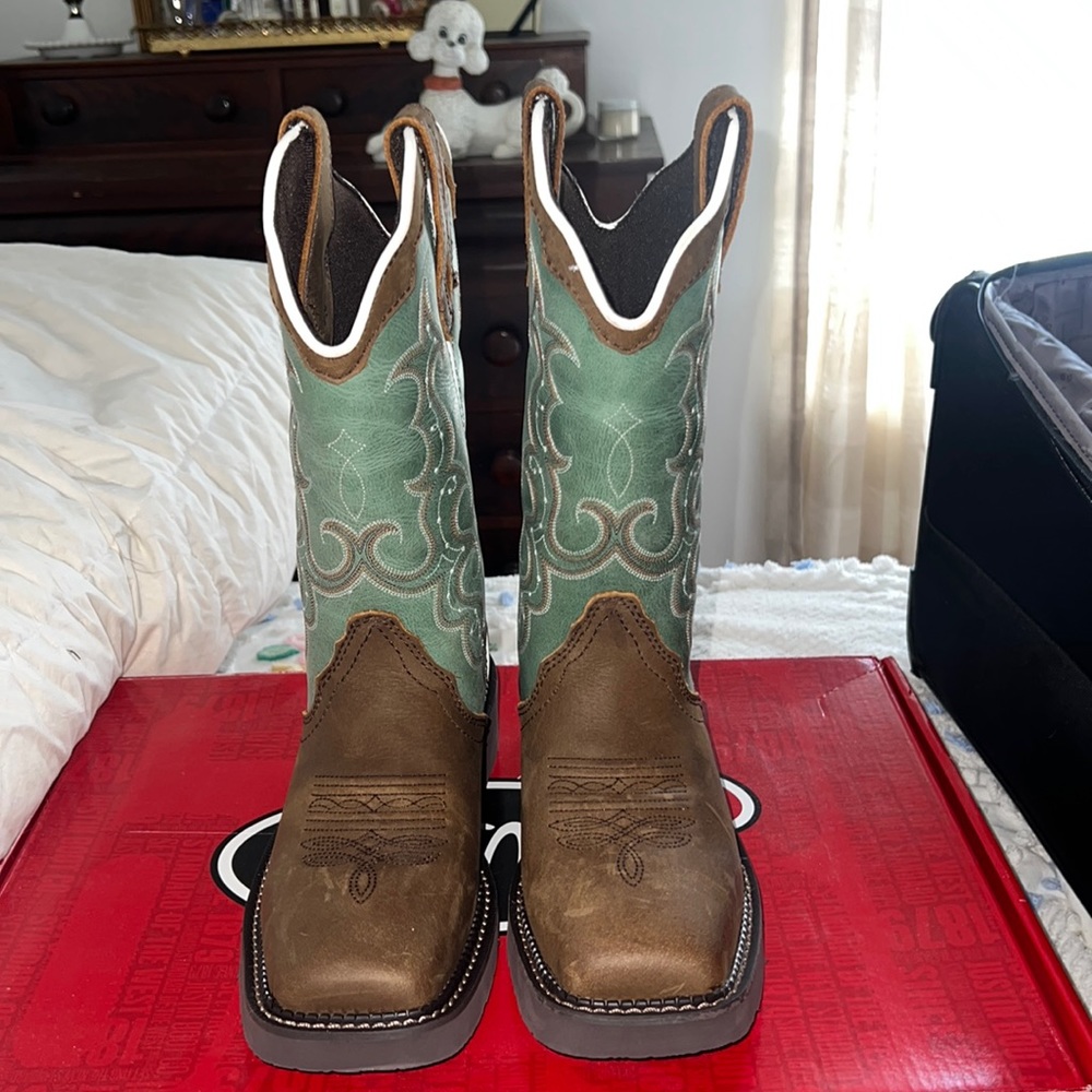 NWOT! Justin Boots